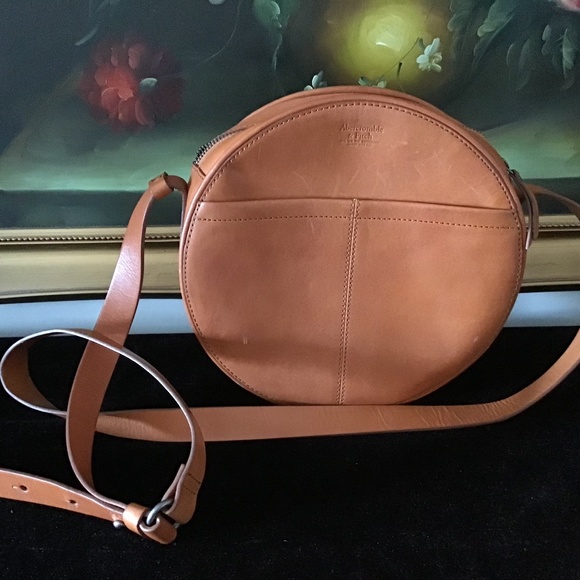 Abercrombie & Fitch Handbags - Abercrombie & Fitch circle round leather Crossbody Bag Tan